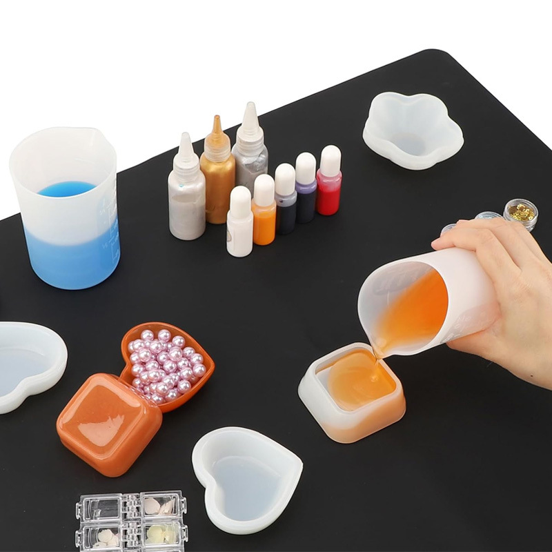 كوب قياس من السيليكون سعة 100  - مراجعة Resin Mixing Cup وسعره