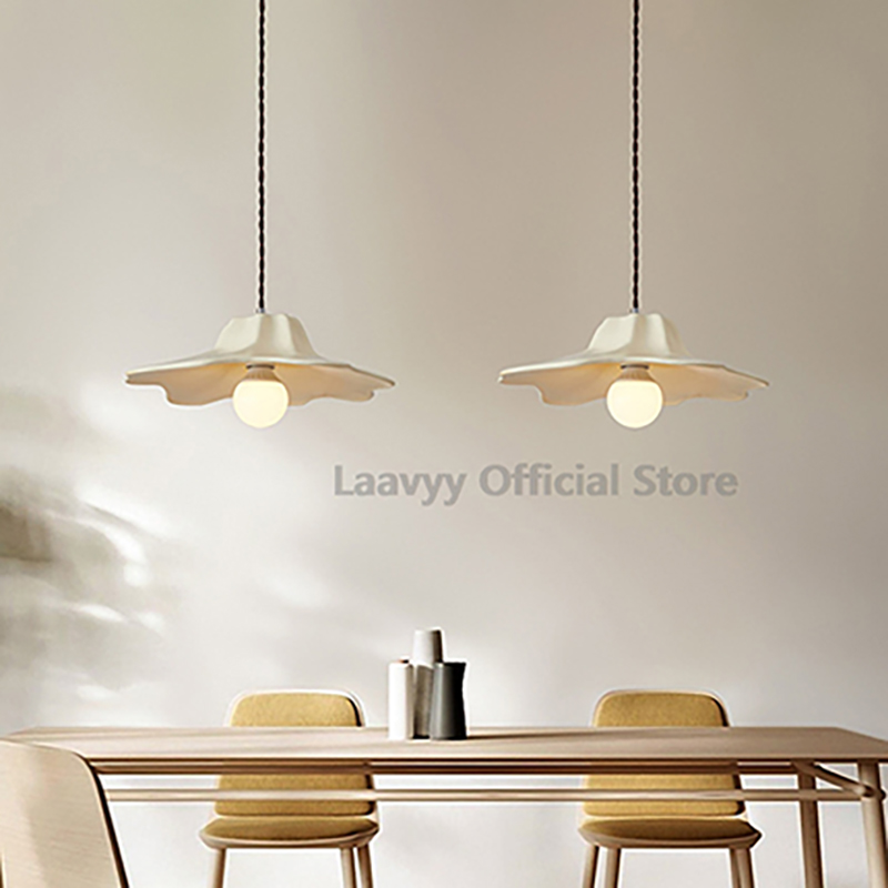 متواضع البتلة شكل غرفة المعيشة - مراجعة Resin Art Dining Table وسعره